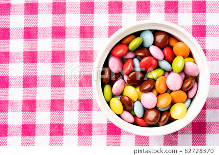 七彩巧克力 82728370