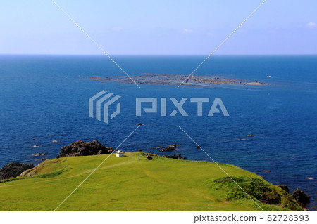 秋田縣男鹿半島水島漂浮在牛島岬的頂端 82728393