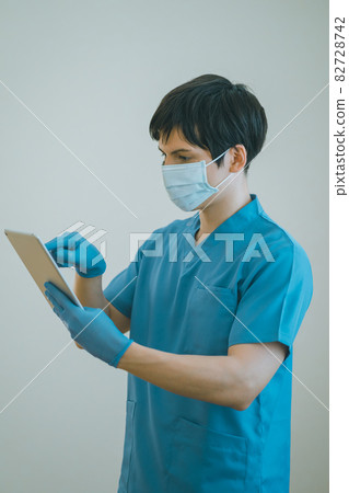 平板電腦和醫療保健專業人員 82728742