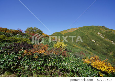 秋季攀登天神嶺前往谷川山的登山者 秋季攀登天神嶺前往谷川山的登山者 82729398