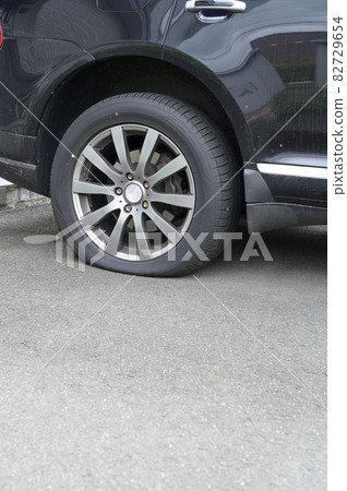 Punctured tire 82729654