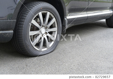 Punctured tire 82729657