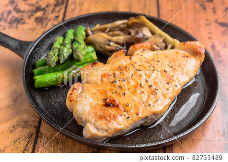 Pork steak Tonteki 82733489