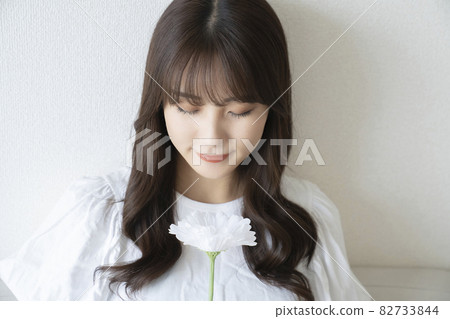 Flower and woman portrait 82733844