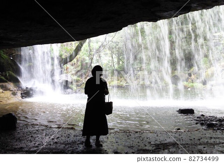 Nabegataki is also called Urami Waterfall, and the scenery of the front that can be seen through the curtain of the waterfall is rare. 82734499