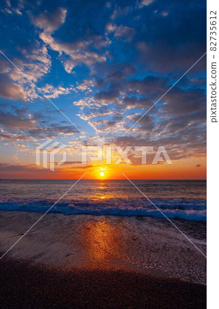 Chaoyang in Shimanto City rising from the Pacific Ocean Chaoyang in Shimanto City rising from the Pacific Ocean 82735612
