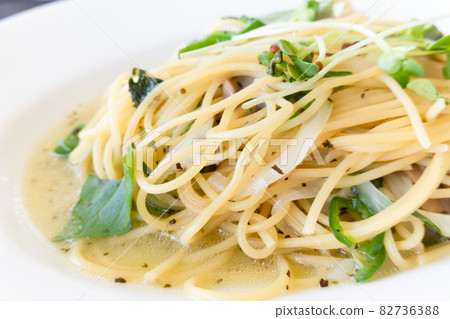 Basil sauce pasta Basil sauce pasta 82736388
