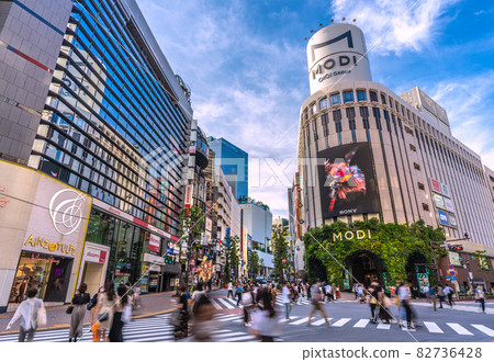 Tokyo cityscape of Japan, overlooking the scrambled intersection and modi in Jinnan 1-chome 82736428
