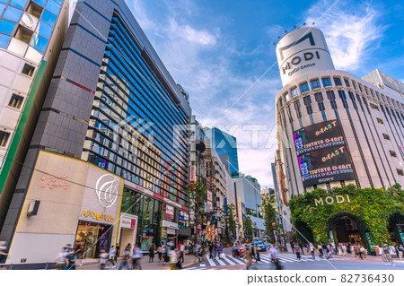 Tokyo cityscape of Japan, overlooking the scrambled intersection and modi in Jinnan 1-chome 82736430