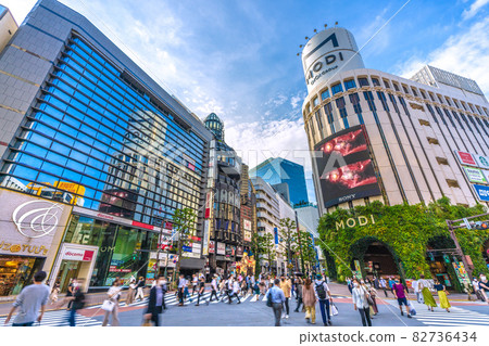 Tokyo cityscape of Japan, overlooking the scrambled intersection and modi in Jinnan 1-chome 82736434