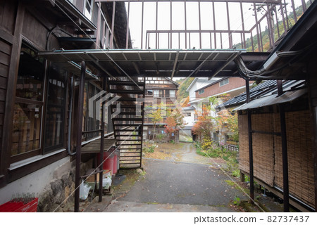 Scenery of a hot spring inn Scenery of a hot spring inn 82737437