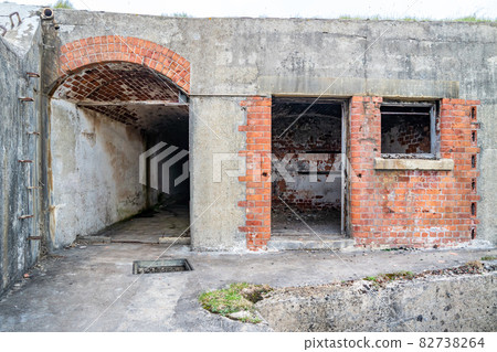 The ruins of Lenan Head fort at the north coast of County Donegal, Ireland. 82738264