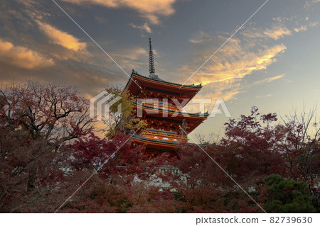 Kiyomizu Temple of autumn leaves Kiyomizu Temple of autumn leaves 82739630