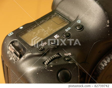 Digital single-lens reflex camera 82739742