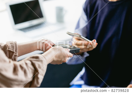 Women making smartphone payments (hands, body parts, up) 82739828