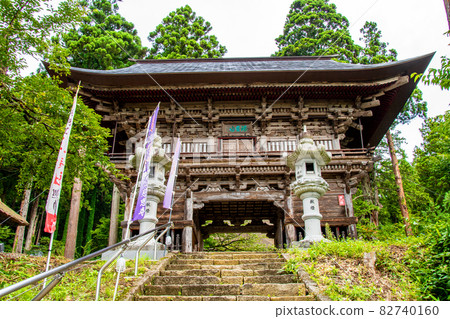 Sagae City, Yamagata Prefecture National Historic Site Motoyama Jionji Temple Gate 82740160