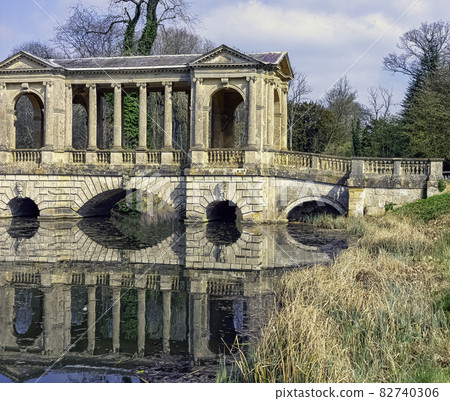 Octagon Lake and Palladian Bridge in Stowe 82740306