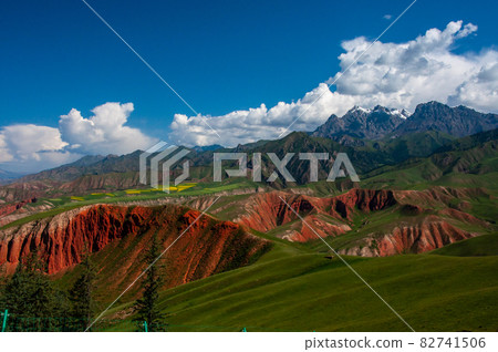 中國青海省 從中國青海省祁連縣鳥瞰丹霞 82741506