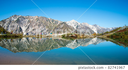 Hakuba Miyama反映在Happo Pond 82741967