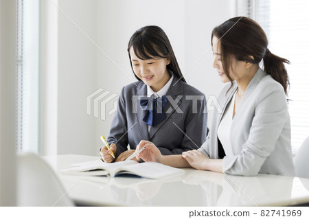 Female students receiving individual guidance at a cram school High school students Junior high school students Female students receiving individual guidance at a cram school High school students Junior high school students 82741969