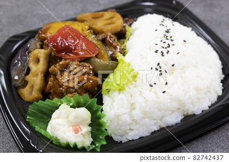 Delicious fried chicken and vegetables with black vinegar Delicious fried chicken and vegetables with black vinegar 82742437