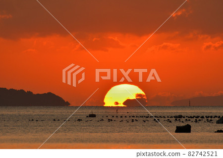 Evening scenery of Kujuku Island 82742521