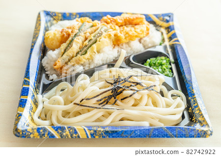 肌腱和扎魯烏冬面午餐盒 肌腱和扎魯烏冬面午餐盒 82742922
