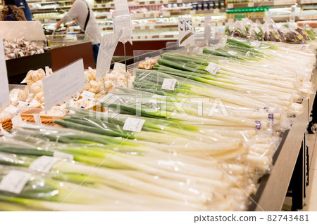 Supermarket          82743481