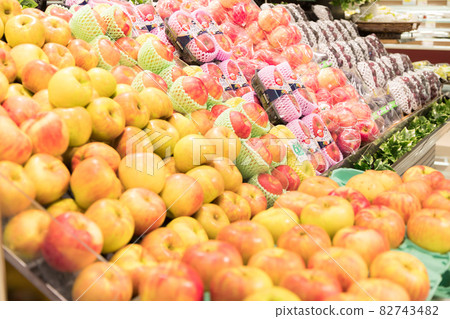 Supermarket          82743482