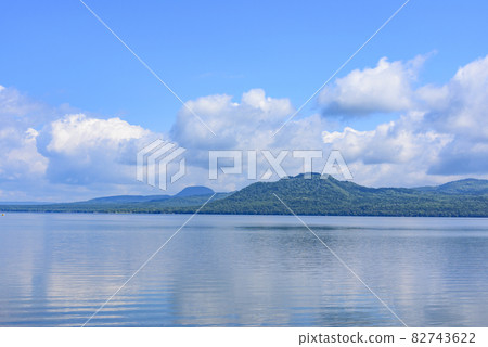 和琴半島的屈斜路湖 和琴半島的屈斜路湖 82743622