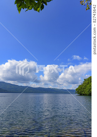 和琴半島的屈斜路湖 和琴半島的屈斜路湖 82743642