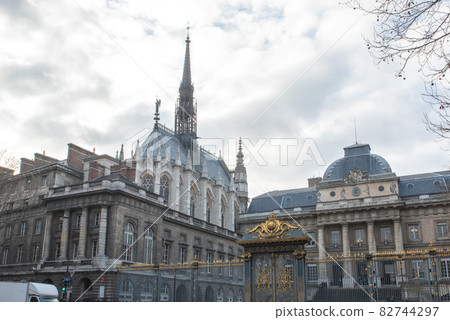 Paris Ile de la Cite 82744297