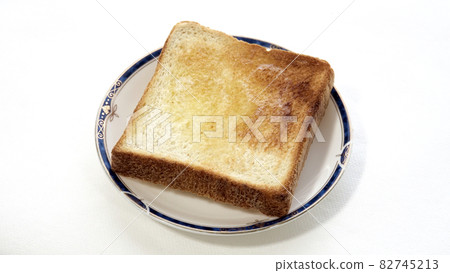 早餐主食!在新鮮出爐的吐司中加入人造黃油 早餐主食!在新鮮出爐的吐司中加入人造黃油 82745213