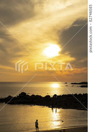 sunset on the west coast 82746085