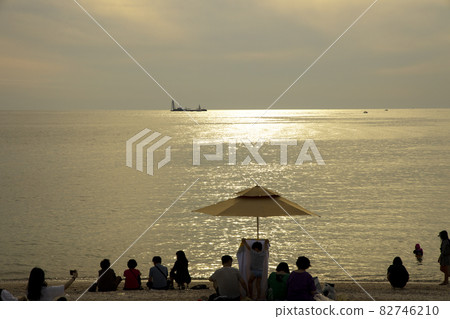 西海岸的日落 82746210