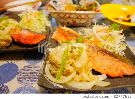 家常燉三文魚 家常燉三文魚 82747652