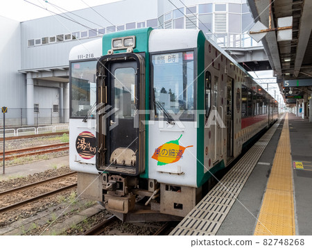 Temporary sightseeing train "Rapid Yukemuri" that stops at Shinjo Station Temporary sightseeing train "Rapid Yukemuri" that stops at Shinjo Station 82748268