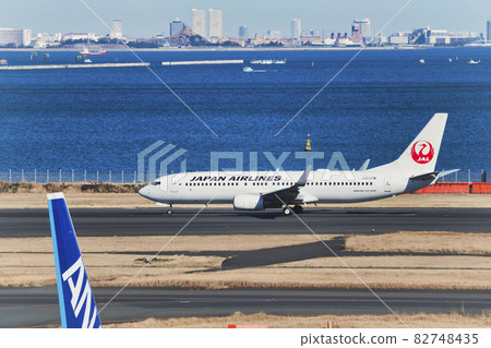 [JAL aircraft gliding just before takeoff at Haneda Airport Terminal 2] 82748435