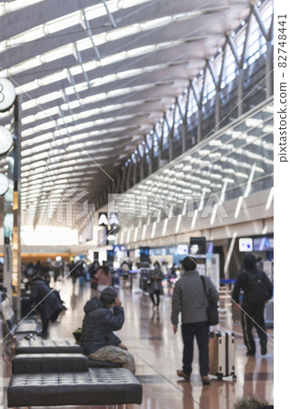 [Haneda Airport Terminal 2 Departure Lobby under State of Emergency] 82748441