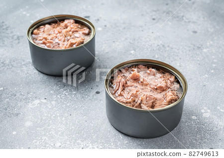 Open tin can with canned tuna fish. Gray background. top view Open tin can with canned tuna fish. Gray background. top view 82749613