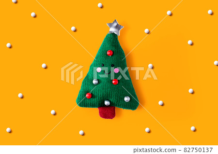Christmas cushion tree overhead view Christmas cushion tree overhead view 82750137