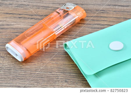 便攜式煙灰缸和打火機 82750823