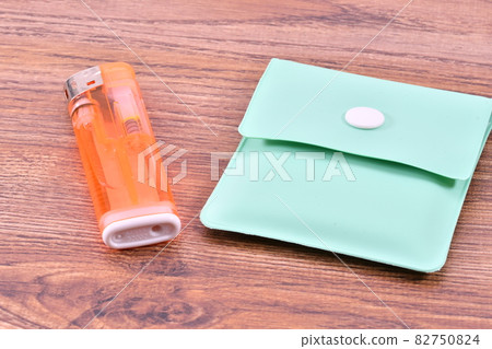 Portable ash tray and lighter 82750824