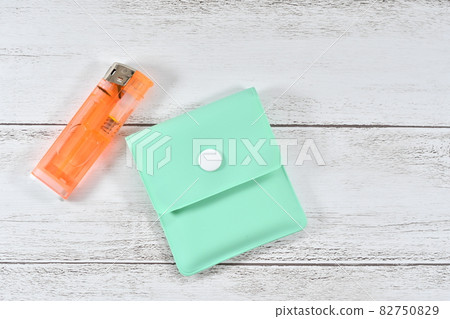 便攜式煙灰缸和打火機 82750829