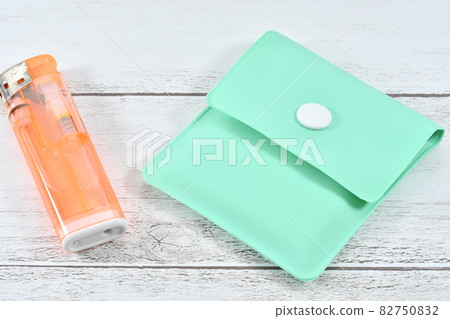 便攜式煙灰缸和打火機 82750832