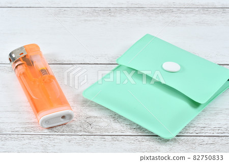 便攜式煙灰缸和打火機 82750833