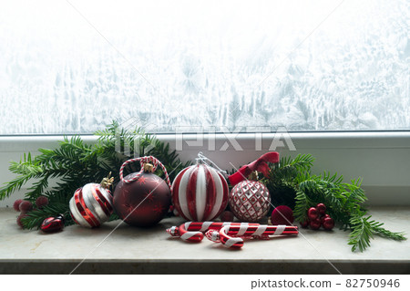 Christmas decorations on windowsil 82750946