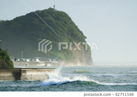 2021年16號颱風讓海面波濤洶湧 2021年16號颱風讓海面波濤洶湧 82751586