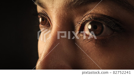 The eyes of a young pretty woman in extreme close-up The eyes of a young pretty woman in extreme close-up 82752241
