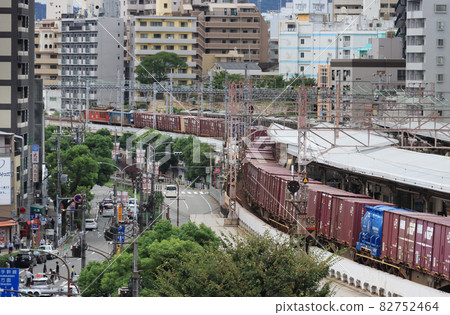 通過元町站的貨車 通過元町站的貨車 82752464